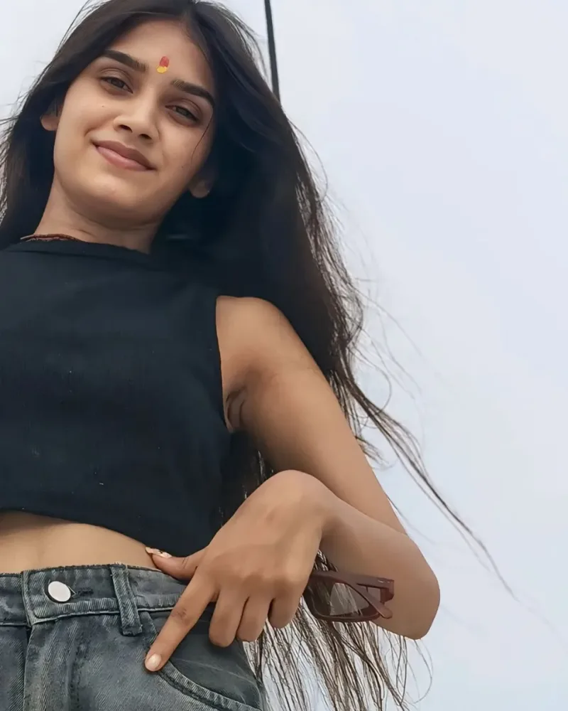 Thea patel 𝗧𝗢𝗦𝗧 𝗧𝗥𝗨𝗦𝗧𝗘𝗗 𝗔𝗟𝗟𝗨𝗥𝗜𝗡𝗚 𝗖𝗔𝗟𝗟