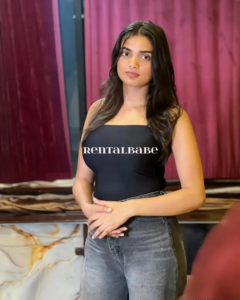 Room service hotal services only cash payment rahta hai