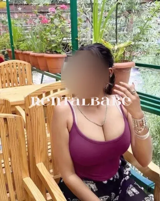 Hi there, darling, my name is Shreya and I'm available as a lover for foreigners