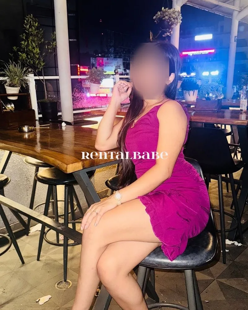 A classy escort looking to meet genuine high paying clients.
