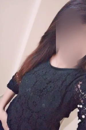 Airhostess call girl available in Pune for giving escort service