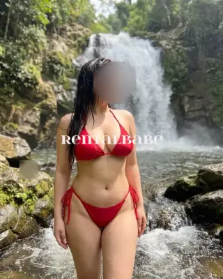 Zoya Khan hot servic